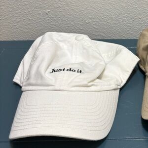 Nike White Clutch Cap